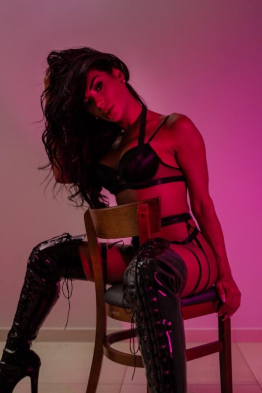 TS-Lorena-Cole-hot-sexy-beautiful-black-lingerie-big-ass-bum-brunnette-fetish-long-hair-heels-boots-transbunnies